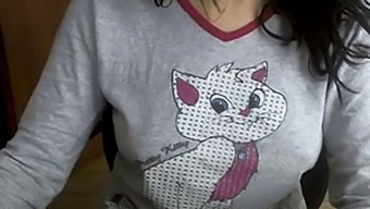 A Charming Turkish Webcam Performer'S Solo Show