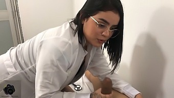 Doctor With Big Butt Aids Patient'S Erectile Dysfunction - Español